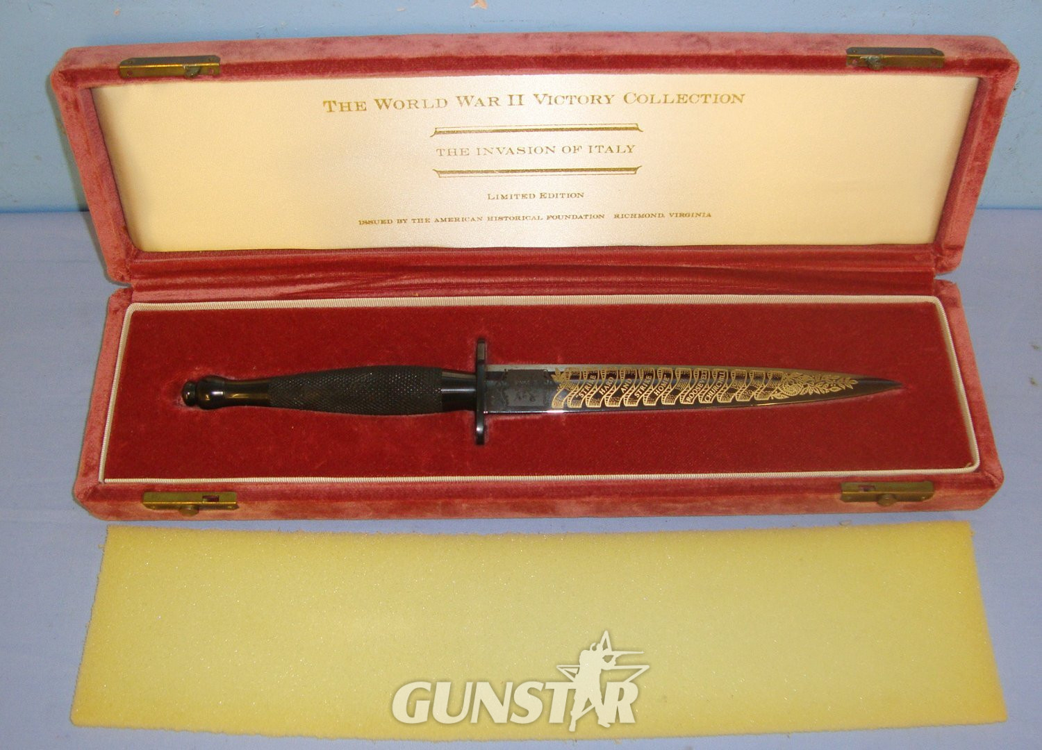  Cased Limited Edition (No.673 of 2,500) Commemorative Fairbairn Sykes 2nd Pattern FS Fighting Knife \'The Invasion Of Italy\' By Wilkinson Sword With Etched Blade From The WW2 Victory Collection By The American Historical Foundation. Sn 21380 Knive