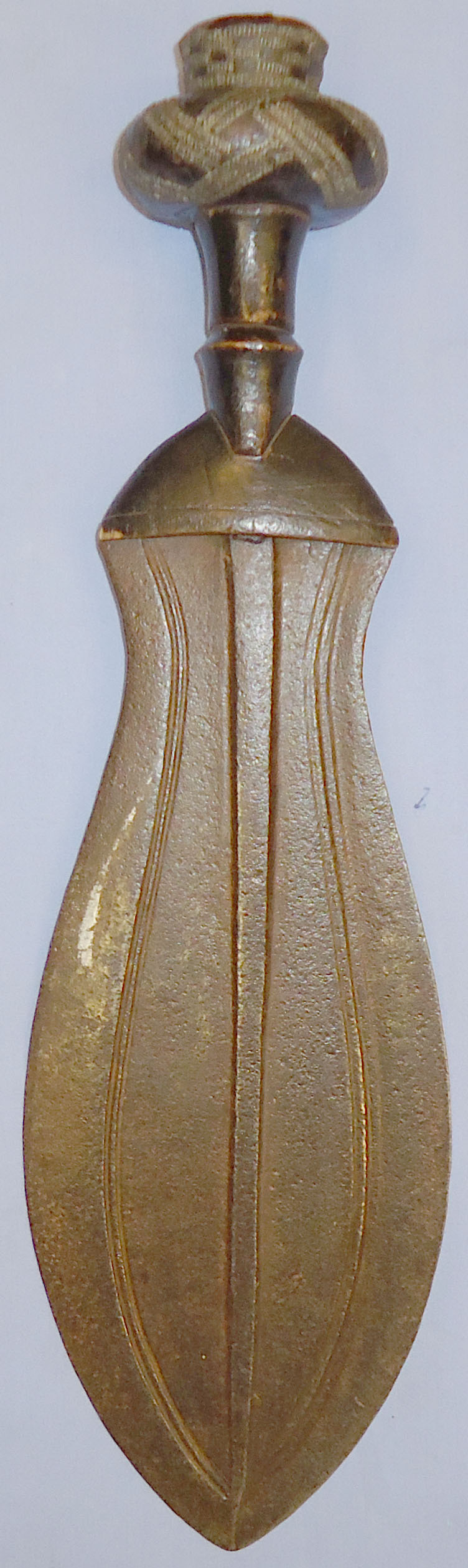  Original* Congo Ikula Tribal Fighting Knife With Leaf Shaped Blade & Handle decorated With Small Pieces Of Inset White Metal . Sn 12502. Other Blade