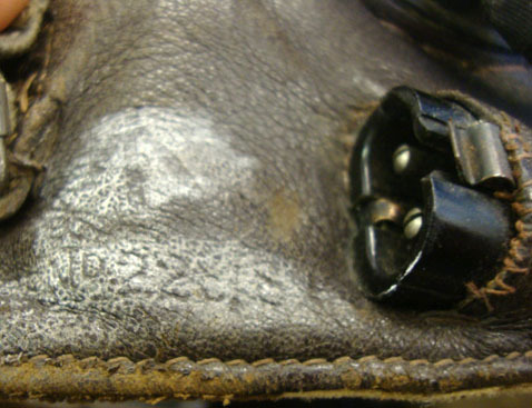  Royal Air Force 'C' Type Leather Flying Helmet Size 7 - 7 1/4" & A Pair Of Flyin Royal Air Force 'C' Type Leather Flying Helmet Size 7 - 7 1/4" & A Pair Of Flyin Clothing