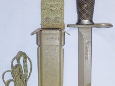 Scarce* U.S M7 Bayonet & M8A1 Sheath by Manufacturer Colt for the M16 Rifle. 22233. Bayonet