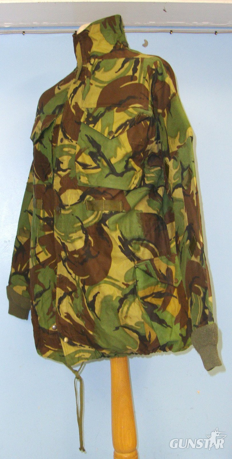 C1980’s 2nd Type British SAS Sniper’s Camouflaged Smock. U 506. C1980’s 2nd Type British SAS Sniper’s Camouflaged Smock. U 506. Clothing
