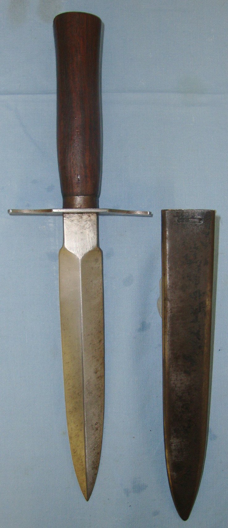  RARE**WW1 French Model 1916 ‘Coutellerie 31 Besset Thiers’ (Variant of \"The Avenger of 1870\") Fighting Knife & Scabbard. Sn 22162:2 Dagger