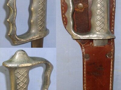 RARE**ORIGINAL**WW1 / WW2 Alloy Hilt New Zealand Army Knuckle Fighting Knife With Original Correct Original Scabbard. Sn 22672 Knive