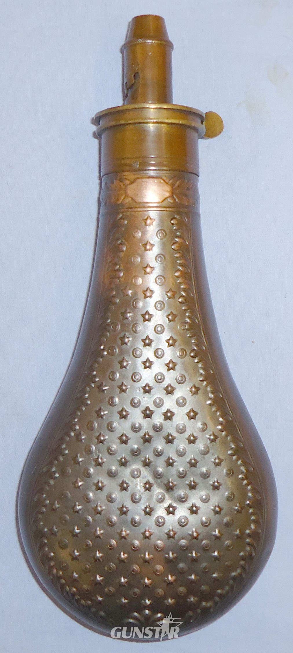  19th Century Gun Size Embossed Fluted Motif Design Copper Black Powder Flask with Sprung Brass Nozzle Charger. 22490:7 19th Century Gun Size Embossed Fluted Motif Design Copper Black Powder Flask with Sprung Brass Nozzle Charger. 22490:7 Other Accessory