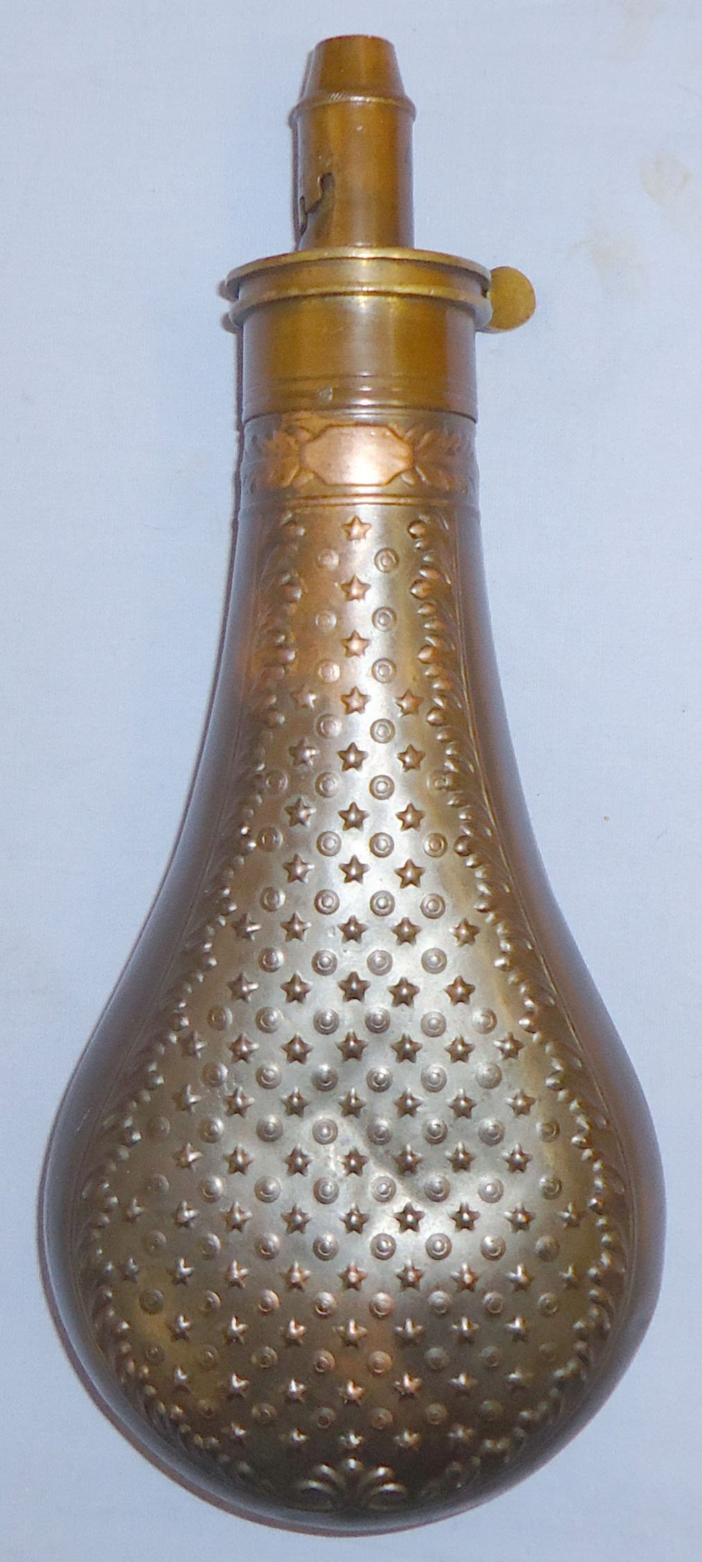  19th Century Gun Size Embossed Fluted Motif Design Copper Black Powder Flask with Sprung Brass Nozzle Charger. 22490:7 19th Century Gun Size Embossed Fluted Motif Design Copper Black Powder Flask with Sprung Brass Nozzle Charger. 22490:7 Other Accessory