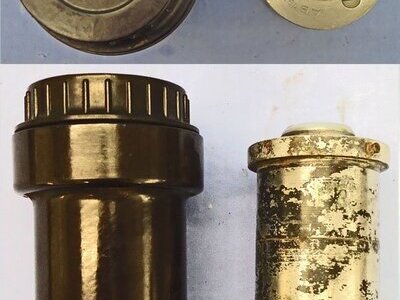 INERT DEACTIVATED, WW2, German No 35 Instant Electrical Bomb Fuze And Bakelite Transit Container. - O 2140 INERT DEACTIVATED, WW2, German No 35 Instant Electrical Bomb Fuze And Bakelite Transit Container. - O 2140  Other Ammunition