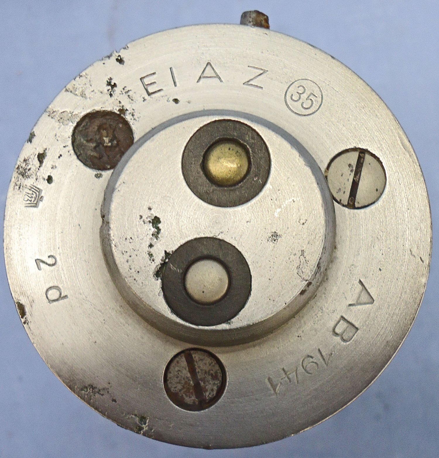 INERT DEACTIVATED, WW2, German No 35 Instant Electrical Bomb Fuze And Bakelite Transit Container. - O 2140 INERT DEACTIVATED, WW2, German No 35 Instant Electrical Bomb Fuze And Bakelite Transit Container. - O 2140  Other Ammunition - {CATEGORY} in 