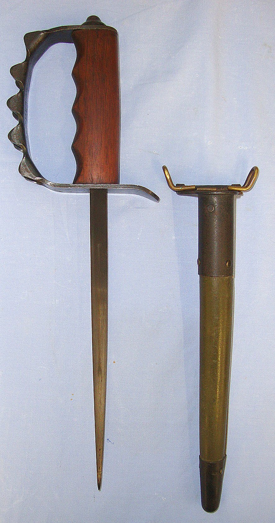  MINT**Un-issued**RARE**ORIGINAL**WW1 U.S. Military Diston & Sons Design Model 1917- 1918 Trench / Fighting Knife By American Cutlery Co (A.C. Co.) & 1918 Jewell Scabbard. Sn 23548 Knive