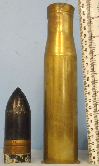  INERT DEACTIVATED. WW2 1943 Dated, Unfired American 37mm M16 (37 x 222R), AP/T ( INERT DEACTIVATED. WW2 1943 Dated, Unfired American 37mm M16 (37 x 222R), AP/T ( Antique & Militaria