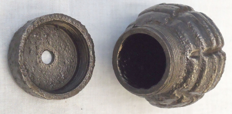 DEACTIVATED INERT. Italian WW1 Brevettato Cast Iron Hand Grenade. Sn - 15538 DEACTIVATED INERT. Italian WW1 Brevettato Cast Iron Hand Grenade. Sn - 15538  Other Ammunition
