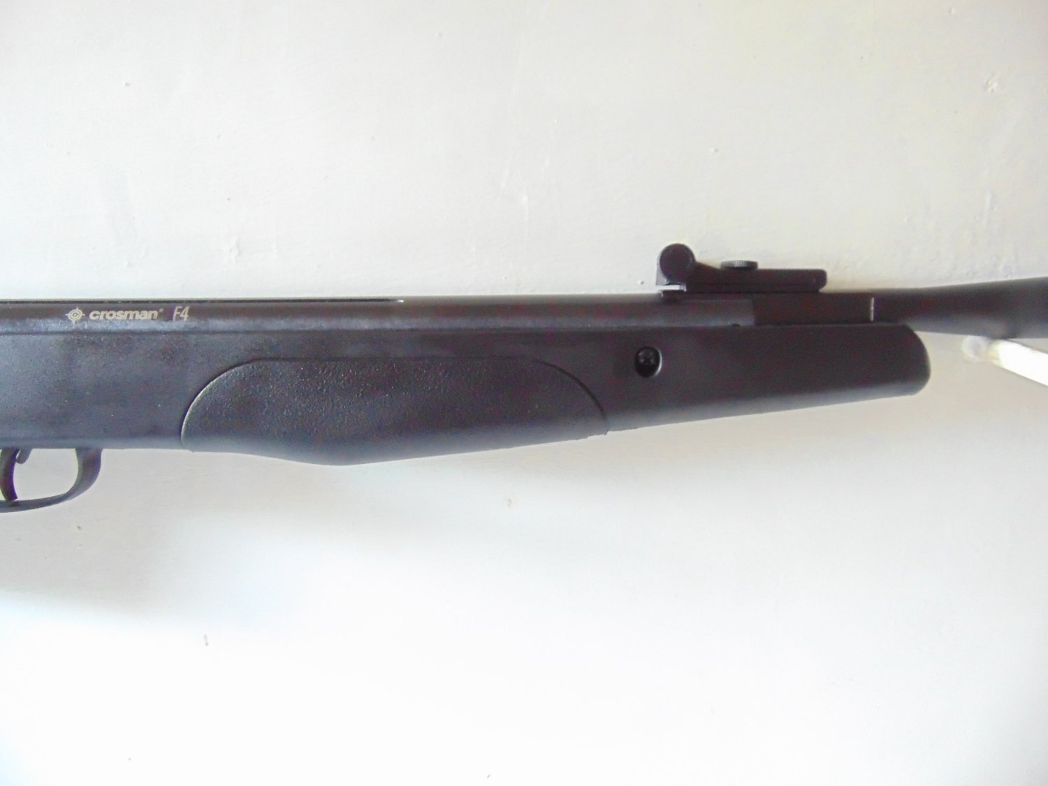 Crosman F4 .177 - {CATEGORY}