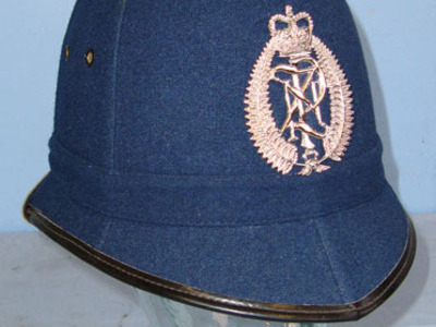 Post 1952 New Zealand Police Male Constable\'s/ Sergeant\'s 6 Panel Helmet with Queen’s Crown Helmet Plate and Chin Strap. Sn 13907:68 Post 1952 New Zealand Police Male Constable\'s/ Sergeant\'s 6 Panel Helmet with Queen’s Crown Helmet Plate and Chin Strap. Sn 13907:68 Clothing