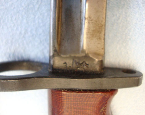  No 7 MK 1/L Swivelling Pommel Bayonet With Red Composite Grips For No 4 Rifles,  Bayonet