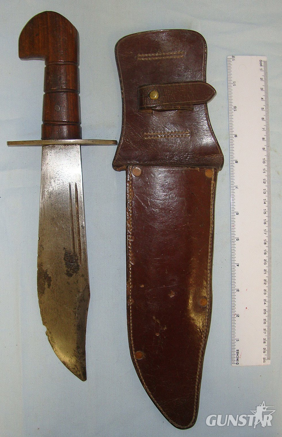 VERY RARE**Original**WW2 Era Indian Made Chindit & Air Crew V44 USA Type Survival / Fighting Bowie Knife & Scabbard. Sn 23630 Knive in 
