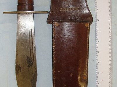 VERY RARE**Original**WW2 Era Indian Made Chindit & Air Crew V44 USA Type Survival / Fighting Bowie Knife & Scabbard. Sn 23630 Knive