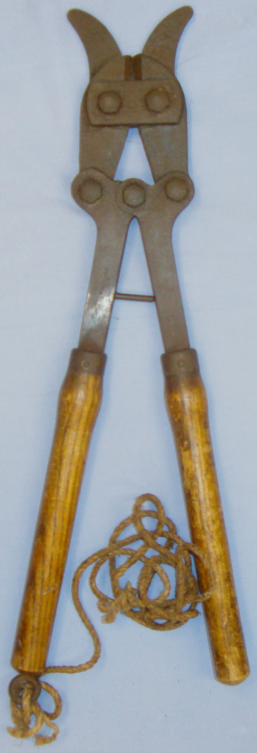  Original British Dated WWI Long Reach Wire Cutters with Broad Arrows. MISC 920. Original British Dated WWI Long Reach Wire Cutters with Broad Arrows. MISC 920. Antique & Militaria