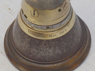 INERT DEACTIVATED. Rare, British, WW1 (1915 dated) No 82 Marl II Nose Fuse For The 4.5 inch Howitzer Shrapnel Round Engraved Festubert May 1915 Trench At Mounted Inkwell. - O 1723 INERT DEACTIVATED. Rare, British, WW1 (1915 dated) No 82 Marl II Nose Fuse For The 4.5 inch Howitzer Shrapnel Round Engraved Festubert May 1915 Trench At Mounted Inkwell. - O 1723  Other