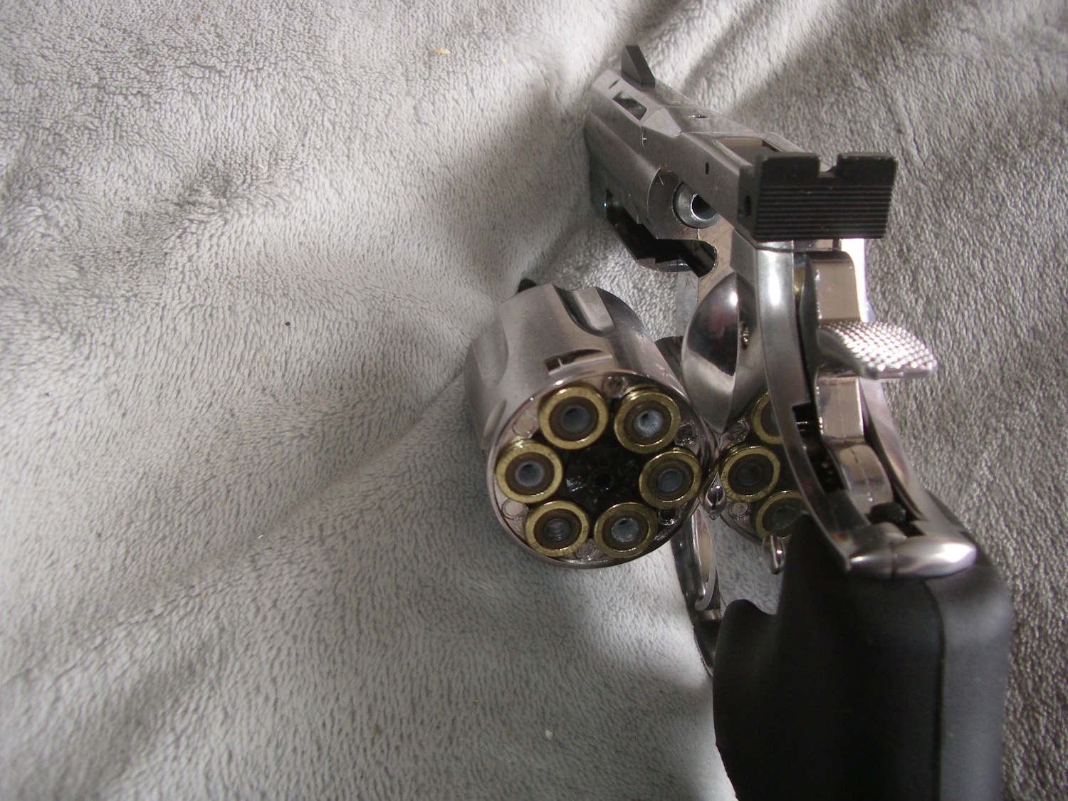  Dan Wesson 2.5  inch revolver  (satin steel finish) 4.5mm