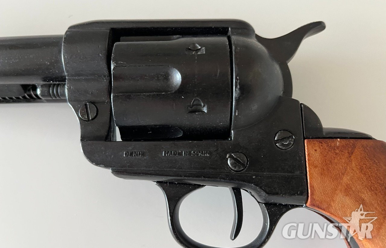  Denix 45 calibre peacemaker revolver - Non-firing