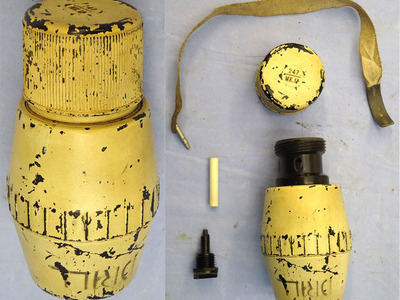 DEACTIVATED INERT. WW2 1940 Dated, British, DRILL, No.69 I Bakelite Hand Grenade By DLR (Thomas De La Rue London) With All-Ways Weighted Fuse Tape. - O 2070 DEACTIVATED INERT. WW2 1940 Dated, British, DRILL, No.69 I Bakelite Hand Grenade By DLR (Thomas De La Rue London) With All-Ways Weighted Fuse Tape. - O 2070  Other Ammunition