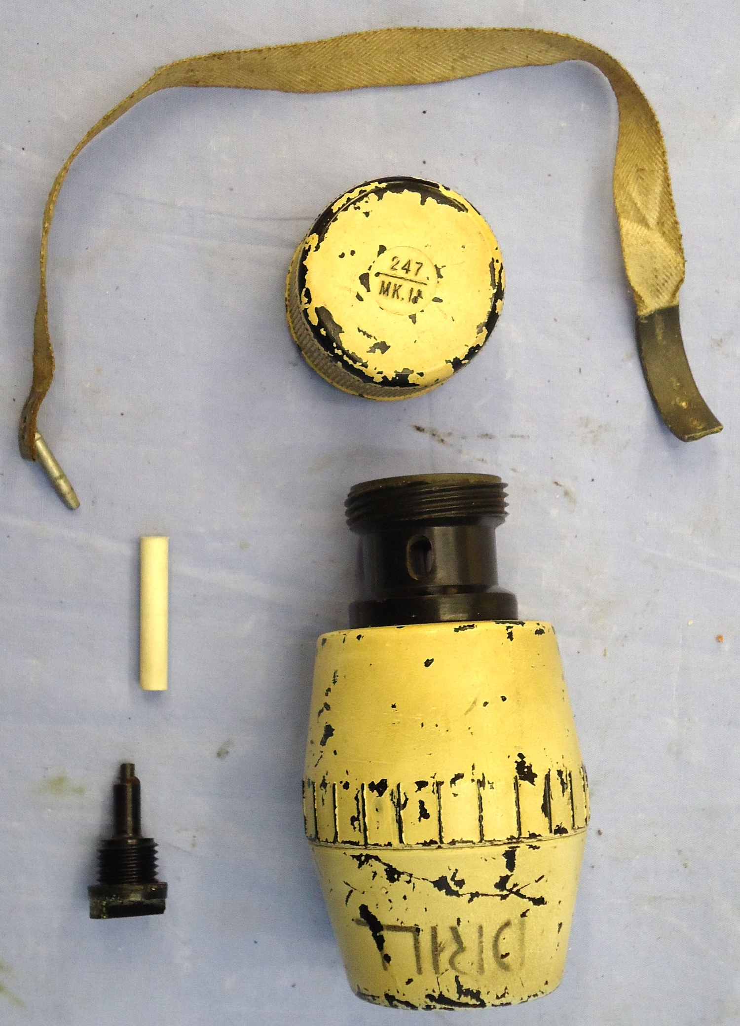 DEACTIVATED INERT. WW2 1940 Dated, British, DRILL, No.69 I Bakelite Hand Grenade By DLR (Thomas De La Rue London) With All-Ways Weighted Fuse Tape. - O 2070 DEACTIVATED INERT. WW2 1940 Dated, British, DRILL, No.69 I Bakelite Hand Grenade By DLR (Thomas De La Rue London) With All-Ways Weighted Fuse Tape. - O 2070  Other Ammunition 