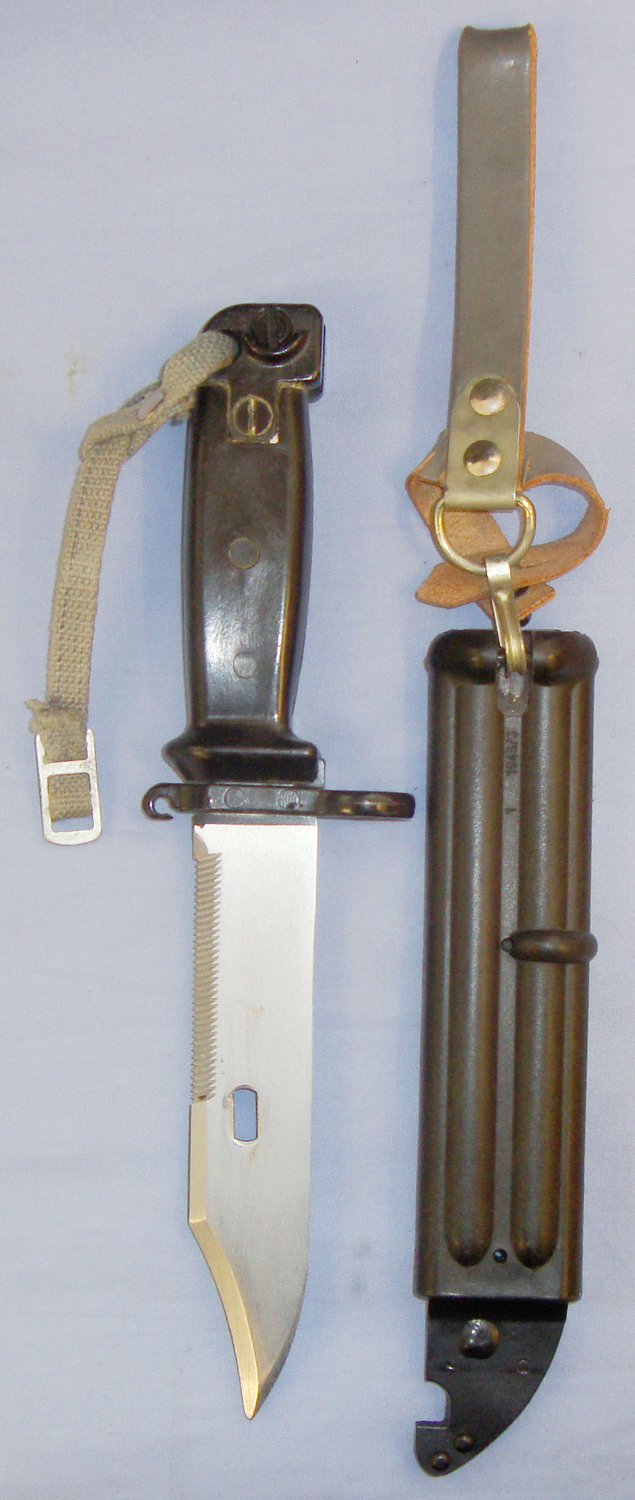  U.S.S.R Avtomat Type II Bayonet and Wire Cutter Bayonet for the AKM Rifle. 20821:11. Bayonet