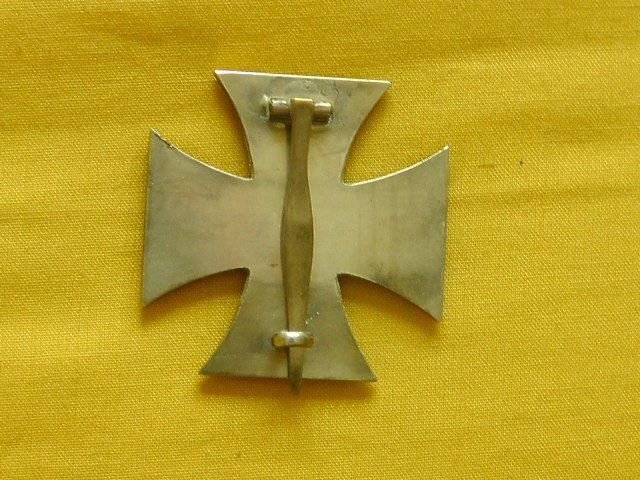 Rudolf Wachter & Lange. World War Two German Iron Cross First Class in near mint condition Antique & Militaria - {CATEGORY}