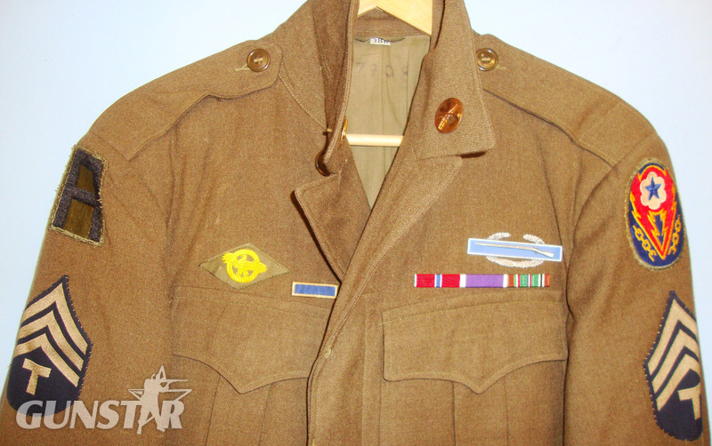 Original* WWII U.S. ‘Ike’ Sergeants Jacket with an Assortment of Badges.20626. Original* WWII U.S. ‘Ike’ Sergeants Jacket with an Assortment of Badges.20626. Antique & Militaria