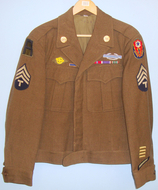 Original* WWII U.S. ‘Ike’ Sergeants Jacket with an Assortment of Badges.20626. Original* WWII U.S. ‘Ike’ Sergeants Jacket with an Assortment of Badges.20626. Antique & Militaria