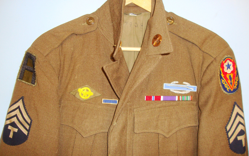 Original* WWII U.S. ‘Ike’ Sergeants Jacket with an Assortment of Badges.20626. Original* WWII U.S. ‘Ike’ Sergeants Jacket with an Assortment of Badges.20626. Antique & Militaria