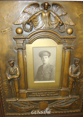  Unknown Memorial Plaque With Glazed Original Portrait Photo Post Card Of An Unknown Brit Other Accessory
