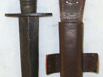 WW2 Era British 3rd Pattern Commando Fairbairn Sykes FS Fighting Knife With No.3 Mould Marked Hilt, Guard Stamped ‘I9’ & ‘5’ & Scabbard. ED 901 Knive