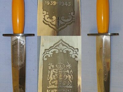 CASED**MINT**RARE**C1948 2 PANEL VERSION**Wilkinson Sword, ‘Hand Forged By Tom Beasley The Famous Sword Smith’ Fairbairn Sykes FS Fighting Knife With Correct 2 Etched & Blued Panels Hand Drawn Blade. Sn 19917:8 Knive