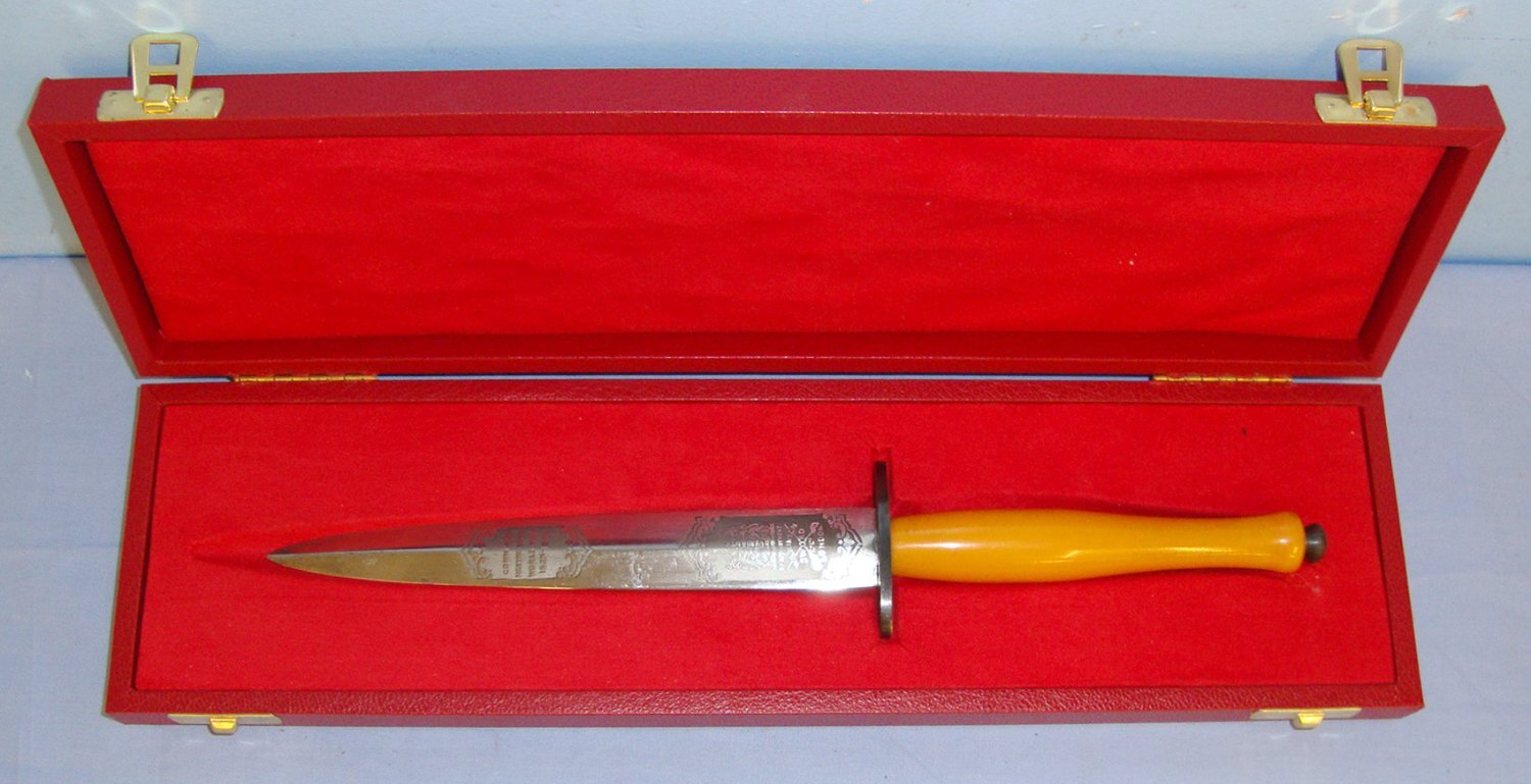  CASED**MINT**RARE**C1948 2 PANEL VERSION**Wilkinson Sword, ‘Hand Forged By Tom Beasley The Famous Sword Smith’ Fairbairn Sykes FS Fighting Knife With Correct 2 Etched & Blued Panels Hand Drawn Blade. Sn 19917:8 Knive