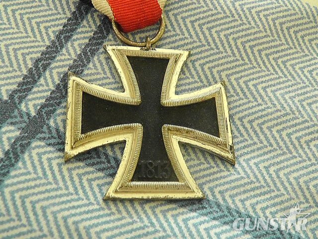 Arbeitsgemeinschaft fur Heeresbedaarf in der graveur und Ziselierung of Berlin German world war two Iron Cross Second Class. Antique & Militaria - {CATEGORY} in 