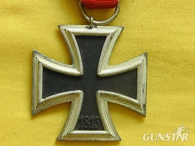 Arbeitsgemeinschaft fur Heeresbedaarf in der graveur und Ziselierung of Berlin German world war two Iron Cross Second Class. Antique & Militaria - {CATEGORY}