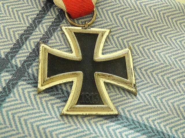 Arbeitsgemeinschaft fur Heeresbedaarf in der graveur und Ziselierung of Berlin German world war two Iron Cross Second Class. Antique & Militaria - {CATEGORY} in 