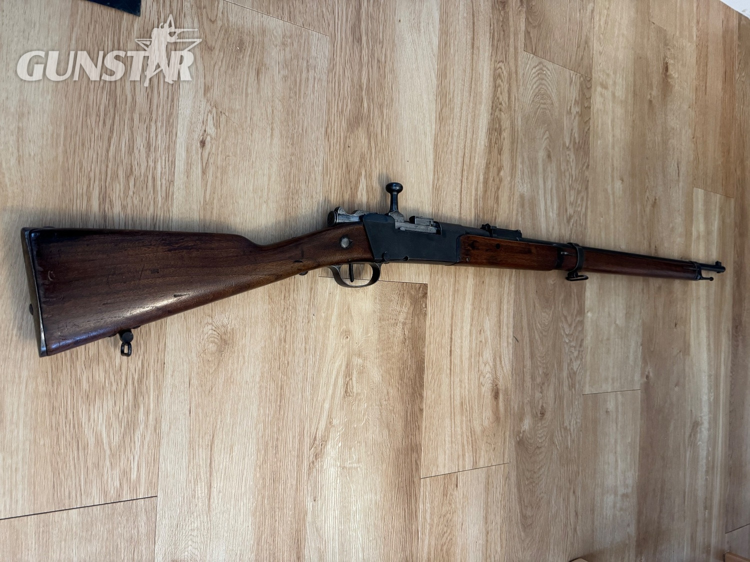 Antique & Militaria in 