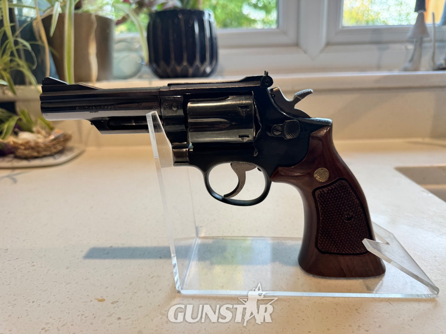  Smith & Wesson M19 .357 magnum revolver  .357 Revolver