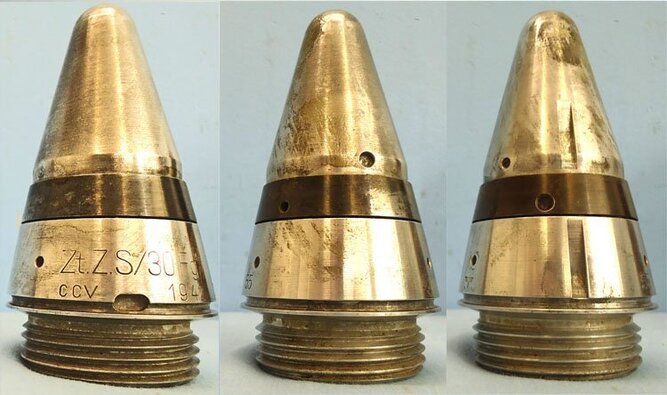  INERT. Scarce, Unfired, WW2, 1942 Dated German ZtZ.S/30 Clockwork Time Fuze In Its Original Bakelite Transit Container.  INERT. Scarce, Unfired, WW2, 1942 Dated German ZtZ.S/30 Clockwork Time Fuze In Its Original Bakelite Transit Container.   Other Ammunition