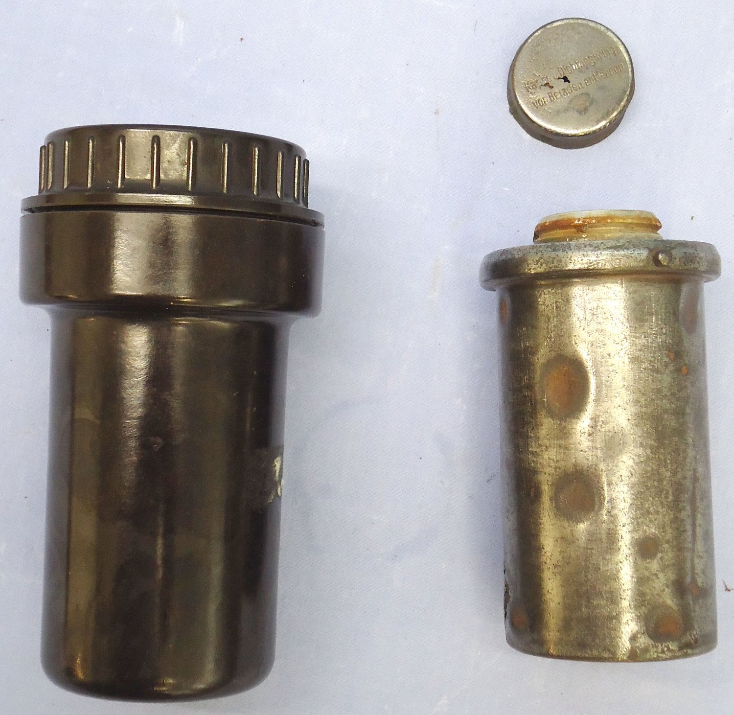 INERT DEACTIVATED, Late WW2, German No25D Bomb Fuze And Bakelite Transit Container. - O 2142 INERT DEACTIVATED, Late WW2, German No25D Bomb Fuze And Bakelite Transit Container. - O 2142  Other Ammunition - {CATEGORY}
