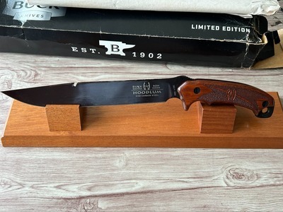 Buck Heritage Collection Limited Edition Hoodlum w/ Mahogany Stand /500 Hunting Knive