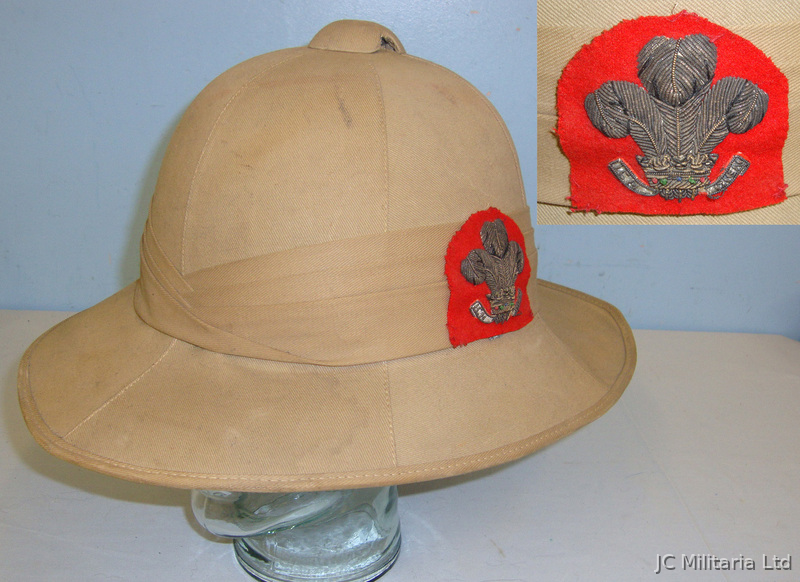 WW2 1942 British WD Welch Regiment Officer’s Overseas Service Tropical Solar Topee Helmet By Wards With Regiment Fo Clothing in 