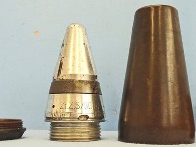 INERT. Scarce, Unfired, WW2, 1943 Dated German ZtZ.S/30 Clockwork Time Fuze In Its Original Bakelite Transit Container. - Sn 21630 INERT. Scarce, Unfired, WW2, 1943 Dated German ZtZ.S/30 Clockwork Time Fuze In Its Original Bakelite Transit Container. Sn 21630  Other Ammunition