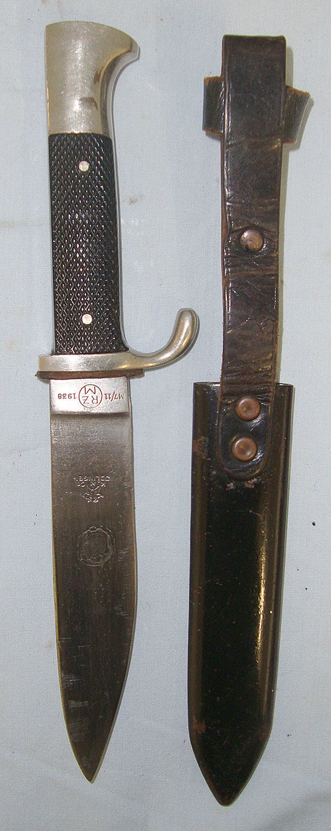  ORIGINAL**Transitional Production 1938 WW2 Era Nazi German Hitler Youth 'HJ' Dagger RZM M7/11 & Manufacturer Marked K&Co (E. Knecht & Co Solingen) Blade Profile Period Altered For WW2 Use As A Fighting Knife & Scabbard With Integral Frog. Sn 23673 Dagger