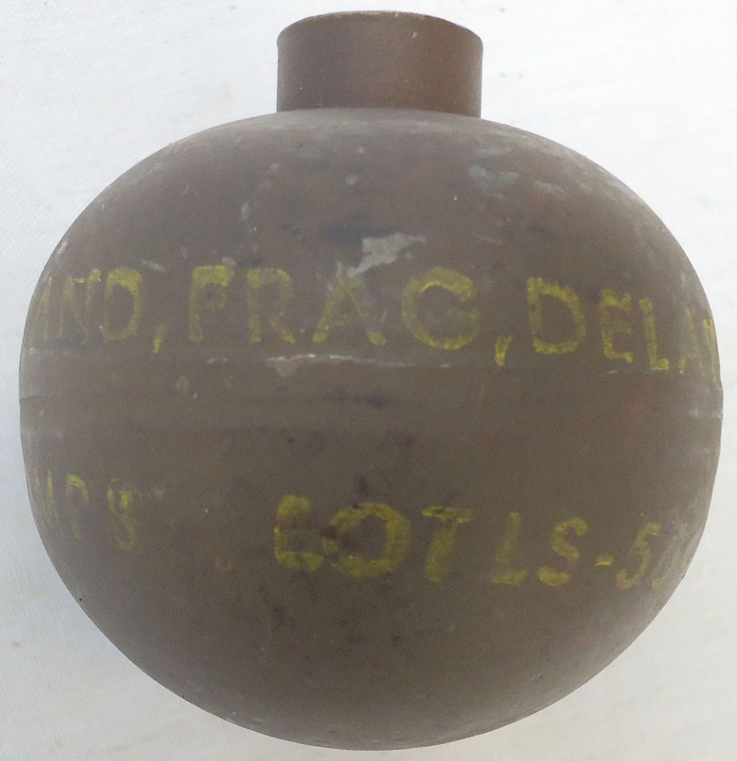 INERT DEACTIVATED. Vietnam War Period American M67 Fragmentation Hand Grenade And Transit Container. - O 2076 INERT DEACTIVATED. Vietnam War Period American M67 Fragmentation Hand Grenade And Transit Container. - O 2076  Other Ammunition - {CATEGORY}