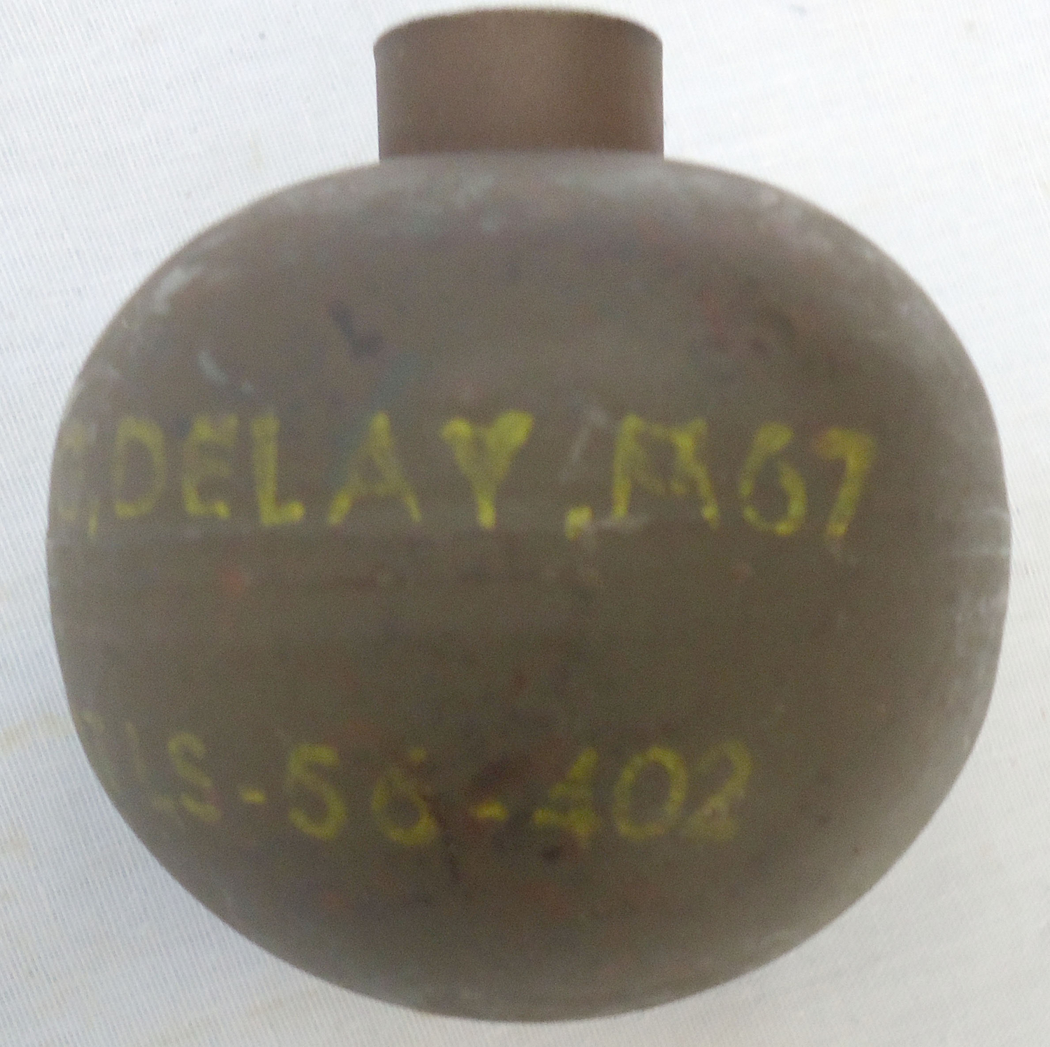 INERT DEACTIVATED. Vietnam War Period American M67 Fragmentation Hand Grenade And Transit Container. - O 2076 INERT DEACTIVATED. Vietnam War Period American M67 Fragmentation Hand Grenade And Transit Container. - O 2076  Other Ammunition 