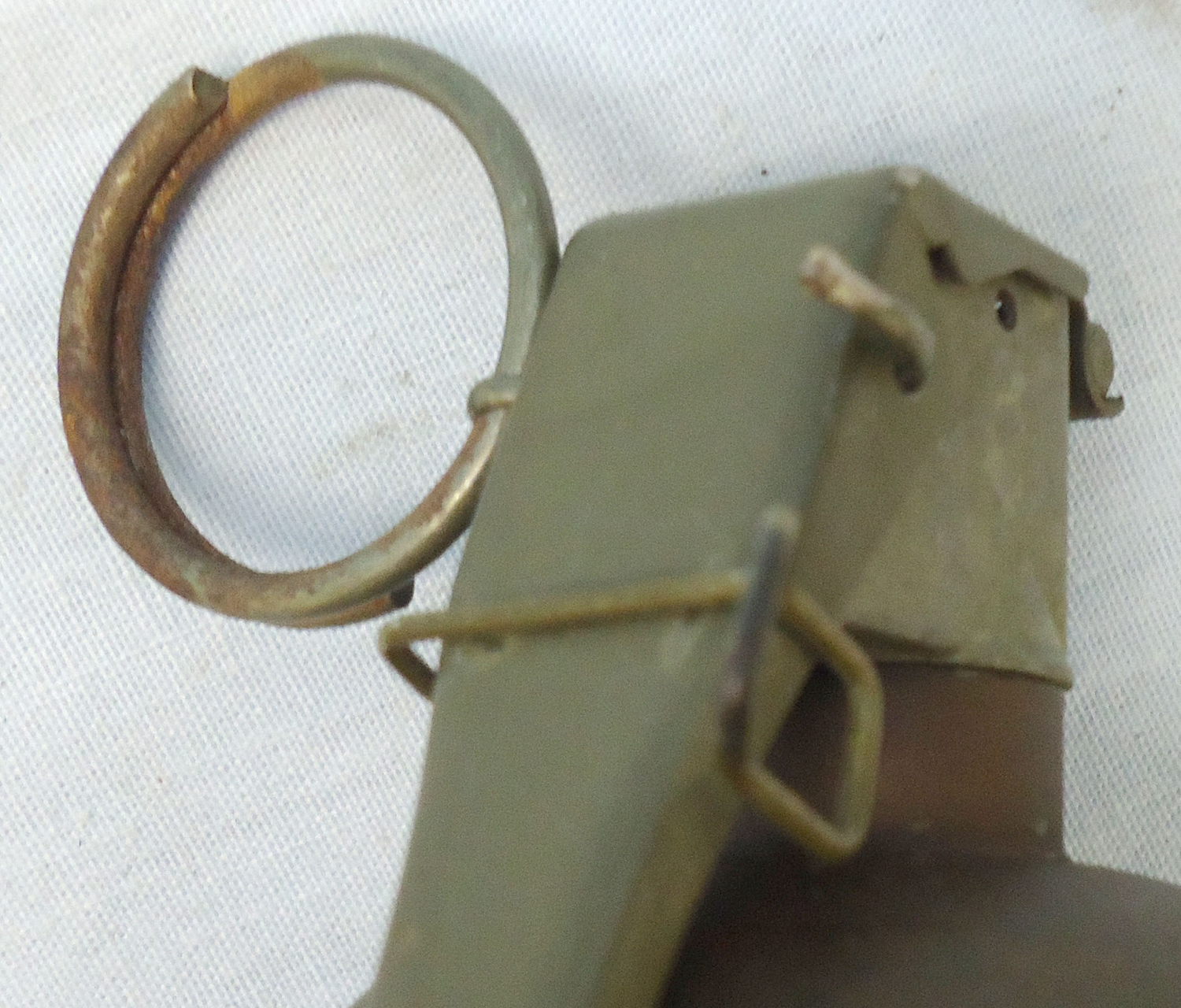{CATEGORY} - INERT DEACTIVATED. Vietnam War Period American M67 Fragmentation Hand Grenade And Transit Container. - O 2076 INERT DEACTIVATED. Vietnam War Period American M67 Fragmentation Hand Grenade And Transit Container. - O 2076  Other Ammunition