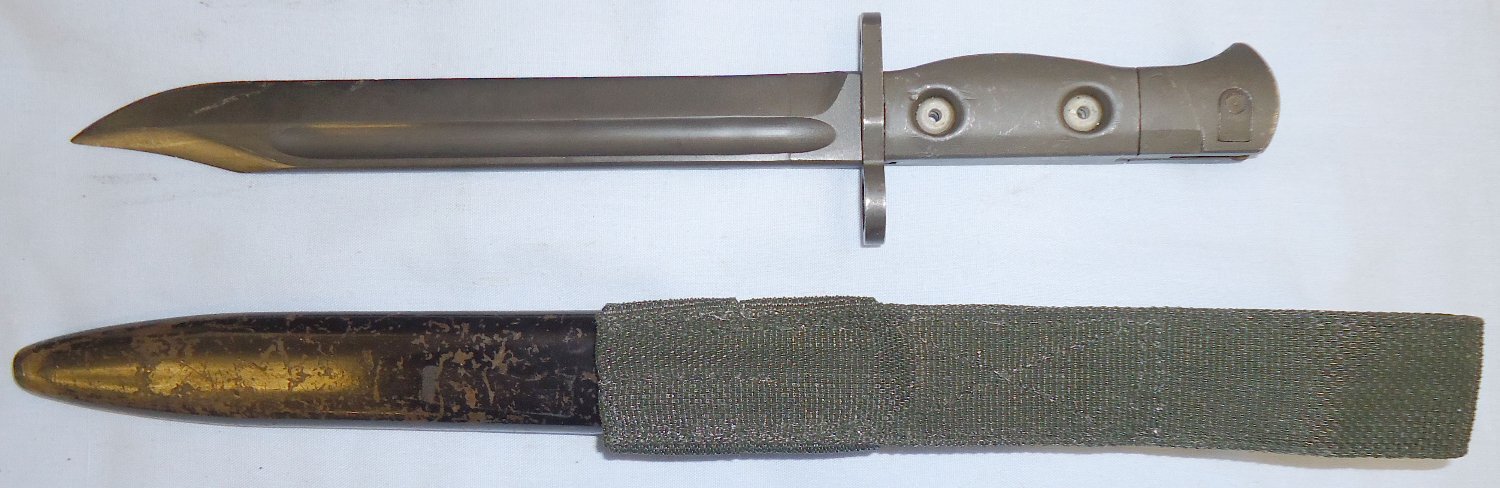  Australian L1A2 Knife Bayonet for the FAL Rifle with No5 Scabbard and Green Webbing Frog. BAYO 454. Bayonet
