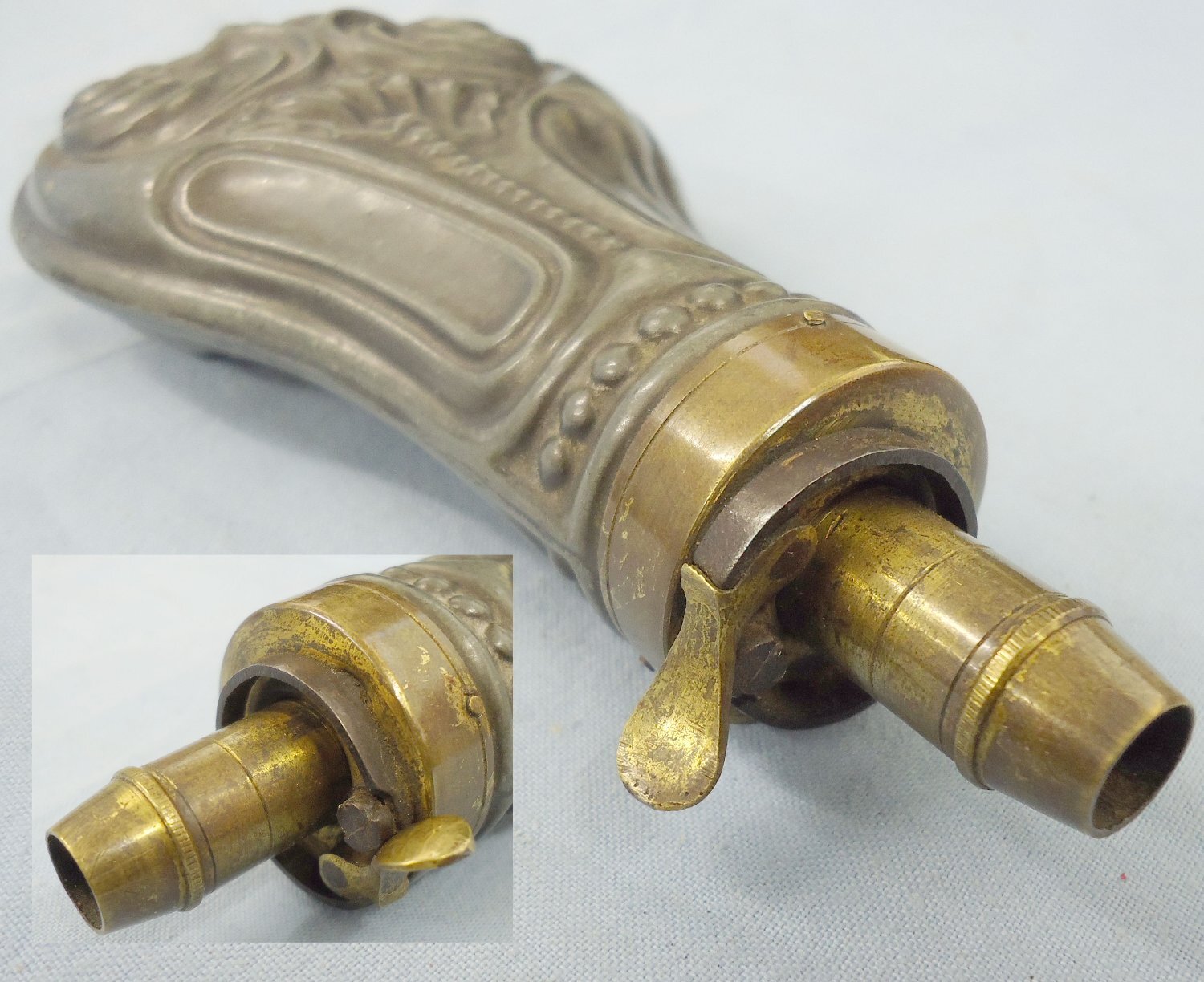 Victorian Pewter & Brass ‘Panel’ Powder Flask. 22033. Victorian Pewter & Brass ‘Panel’ Powder Flask. 22033.  Antique & Militaria